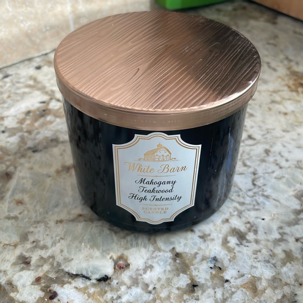 Mahogany Teakwood High Intensity White Barn Candle